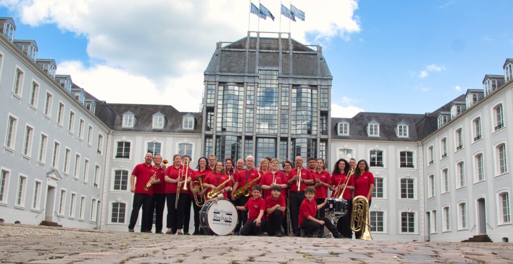 Gruppenfoto des MVSB vor dem Saarbrücker Schloss